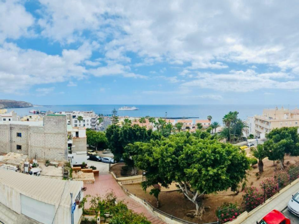 Building-in-Los Cristianos