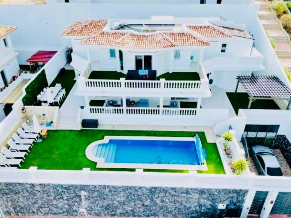 Villa-in-Costa Adeje