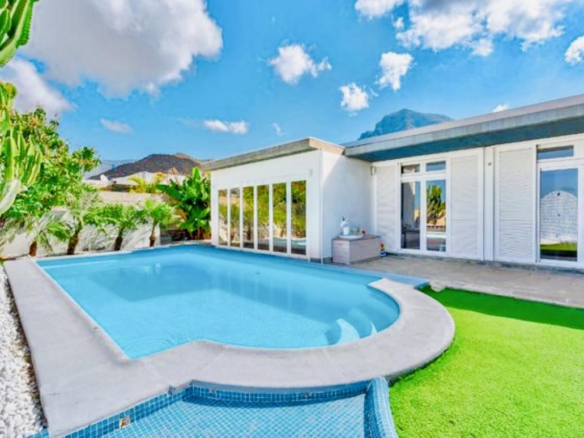 Villa-in-Costa Adeje